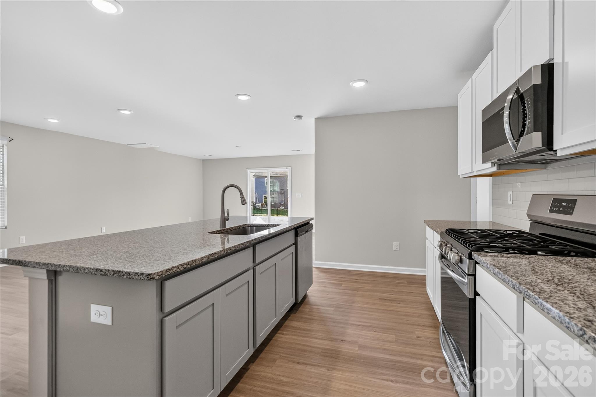 Granite Counters and Gas Range - 1503 Forkhorn Drive, Monroe