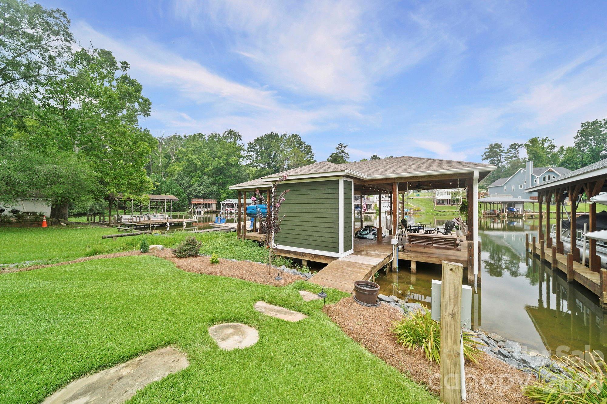 Boat House - 698 Lake Head Road, Norwood