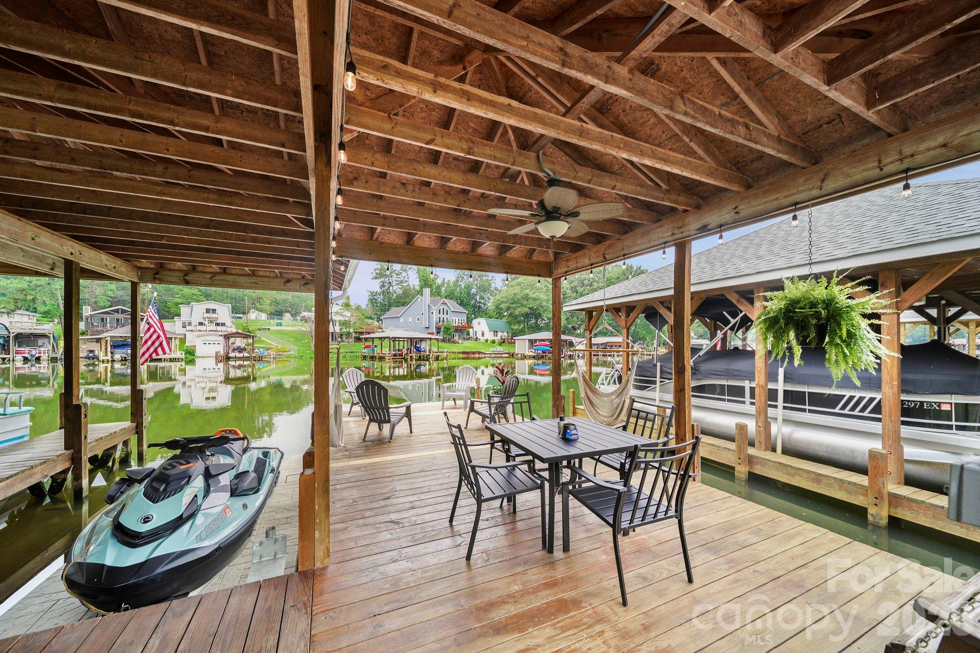 Boat House - 698 Lake Head Road, Norwood