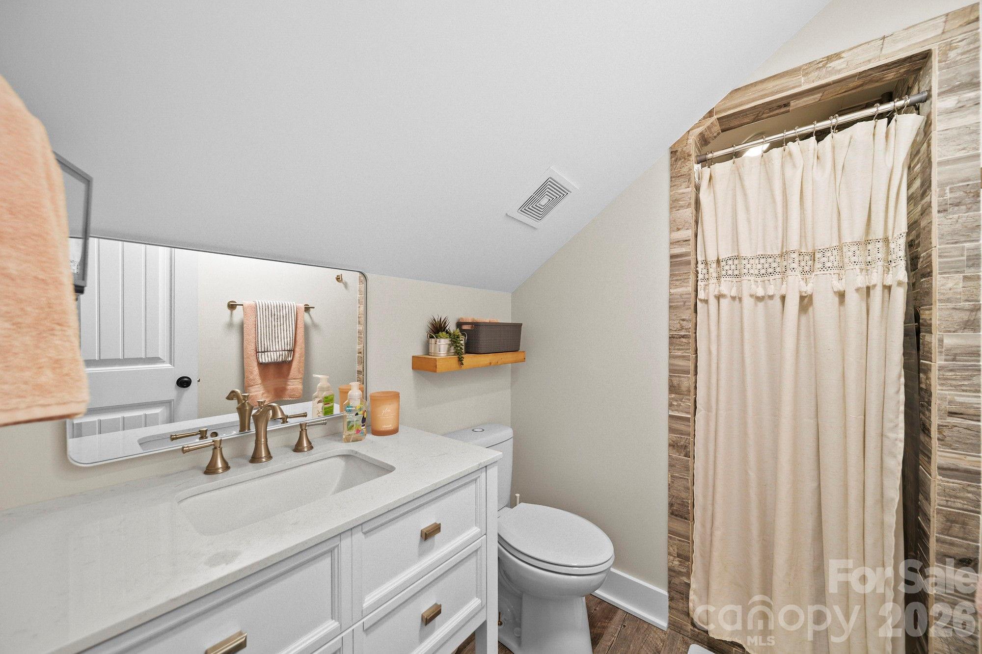 Bathroom - Upper - 698 Lake Head Road, Norwood