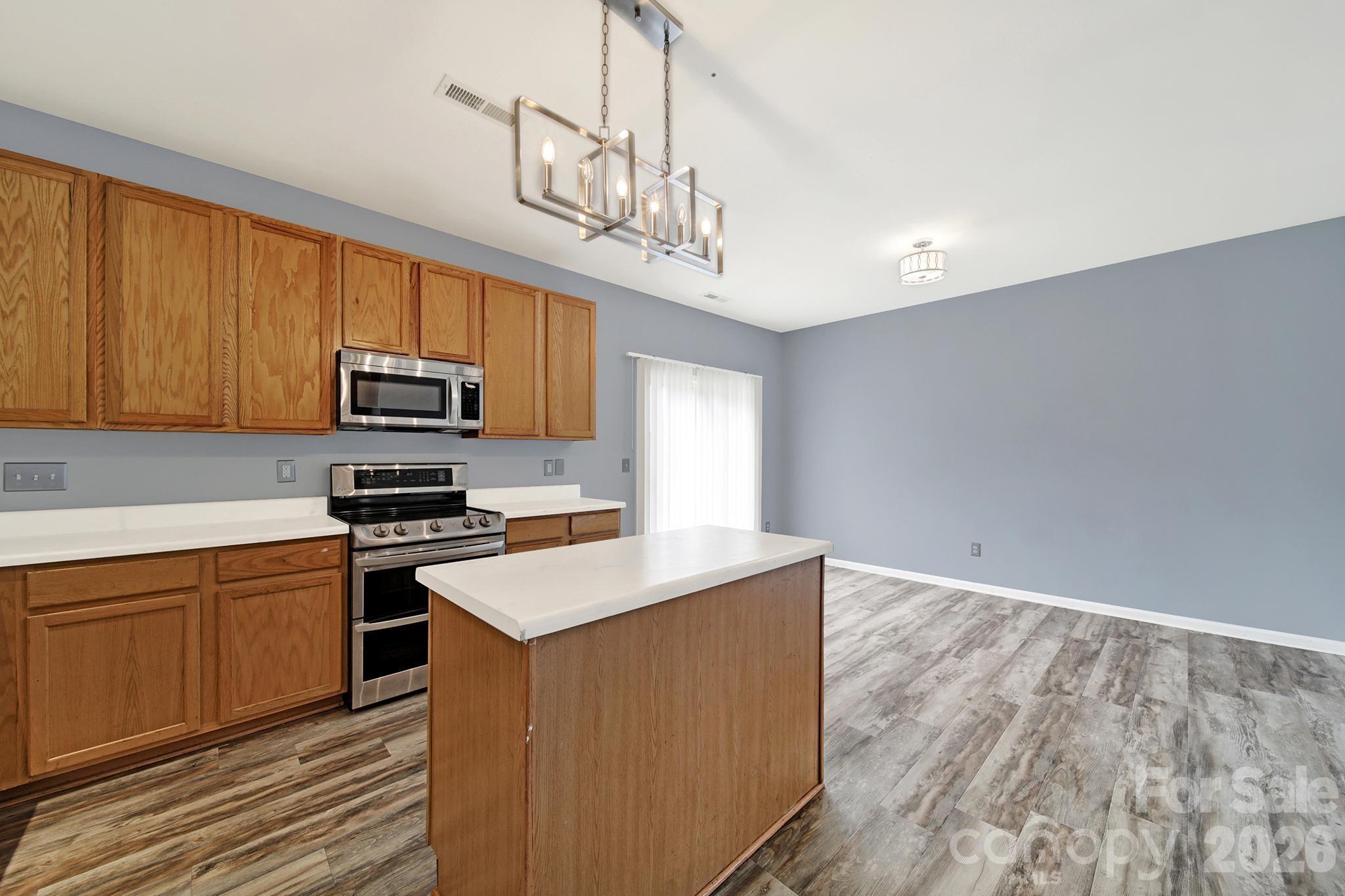 Single Family Residence at 898 Coach House Court, Rock Hill, photo 13 of 46