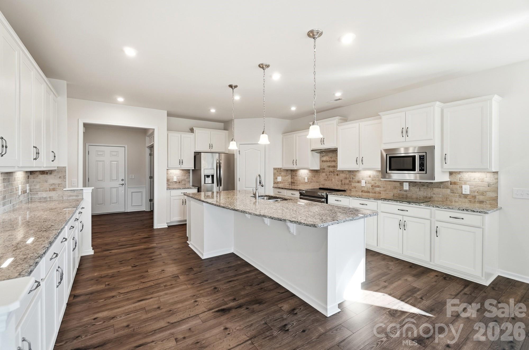 Spacious kitchen - 1620 Red Leaf Drive, Fort Mill