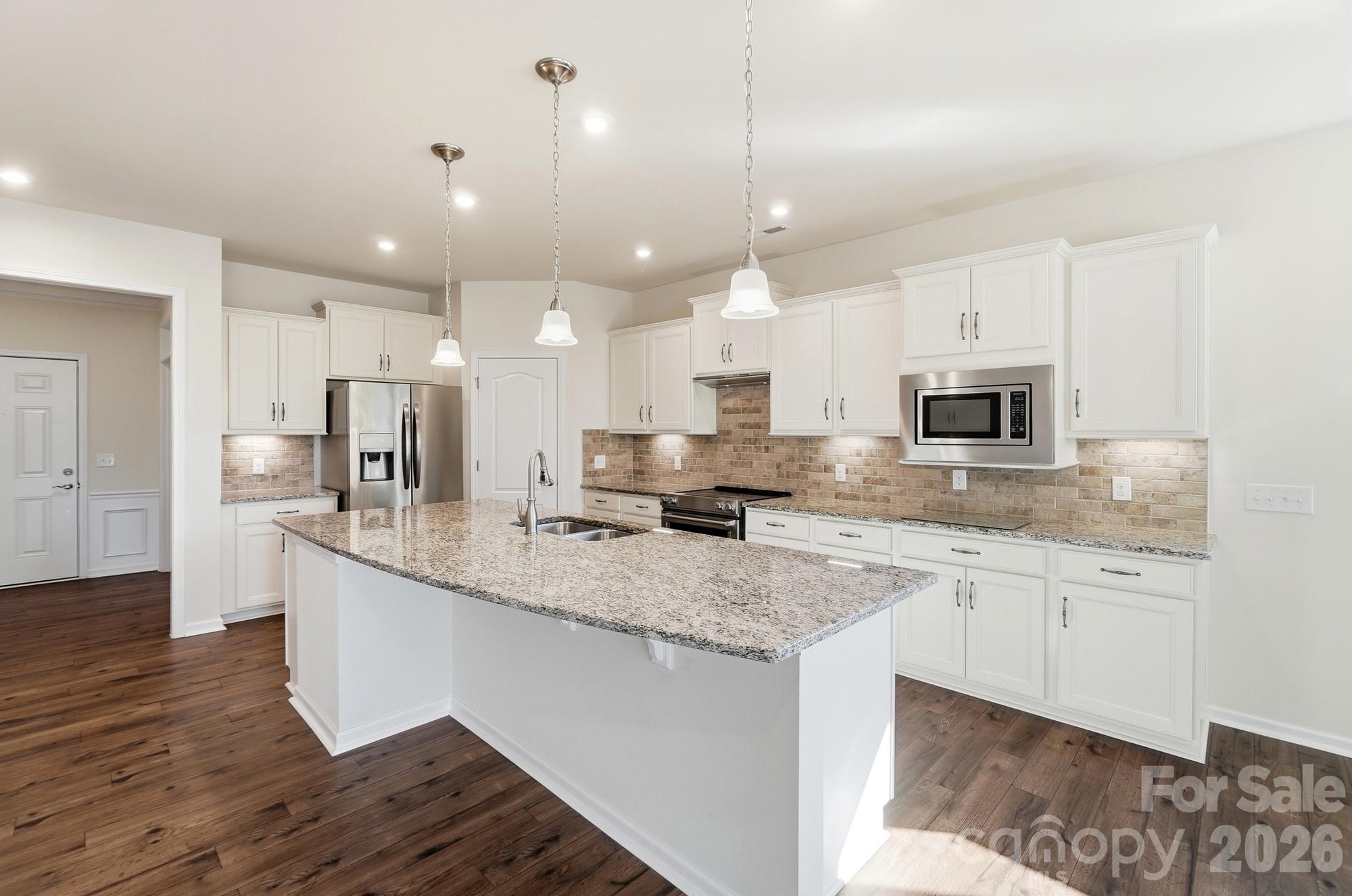 Single Family Residence at 1620 Red Leaf Drive, Fort Mill, photo 2 of 42