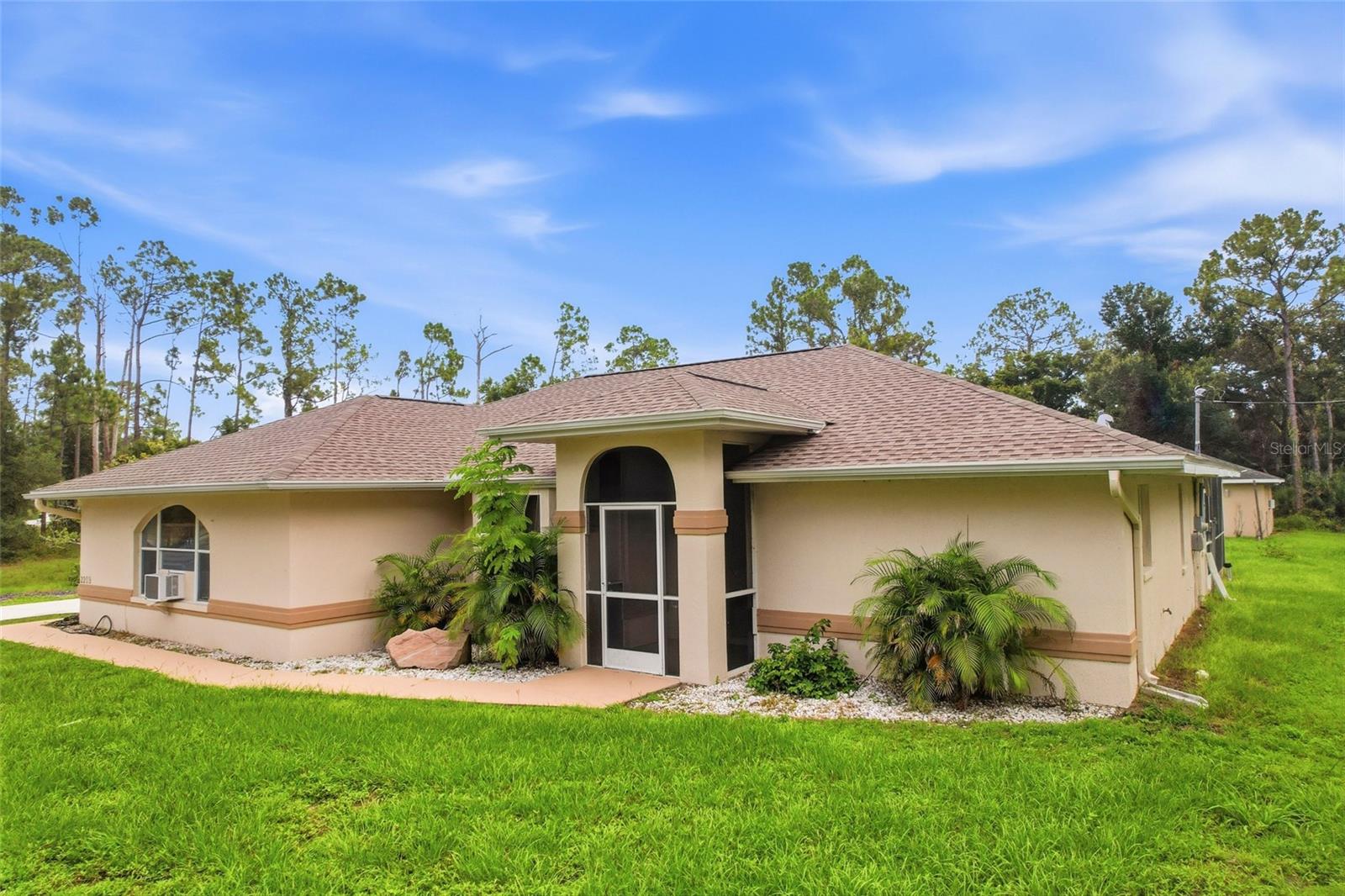 2209 TROPICAIRE BLVD