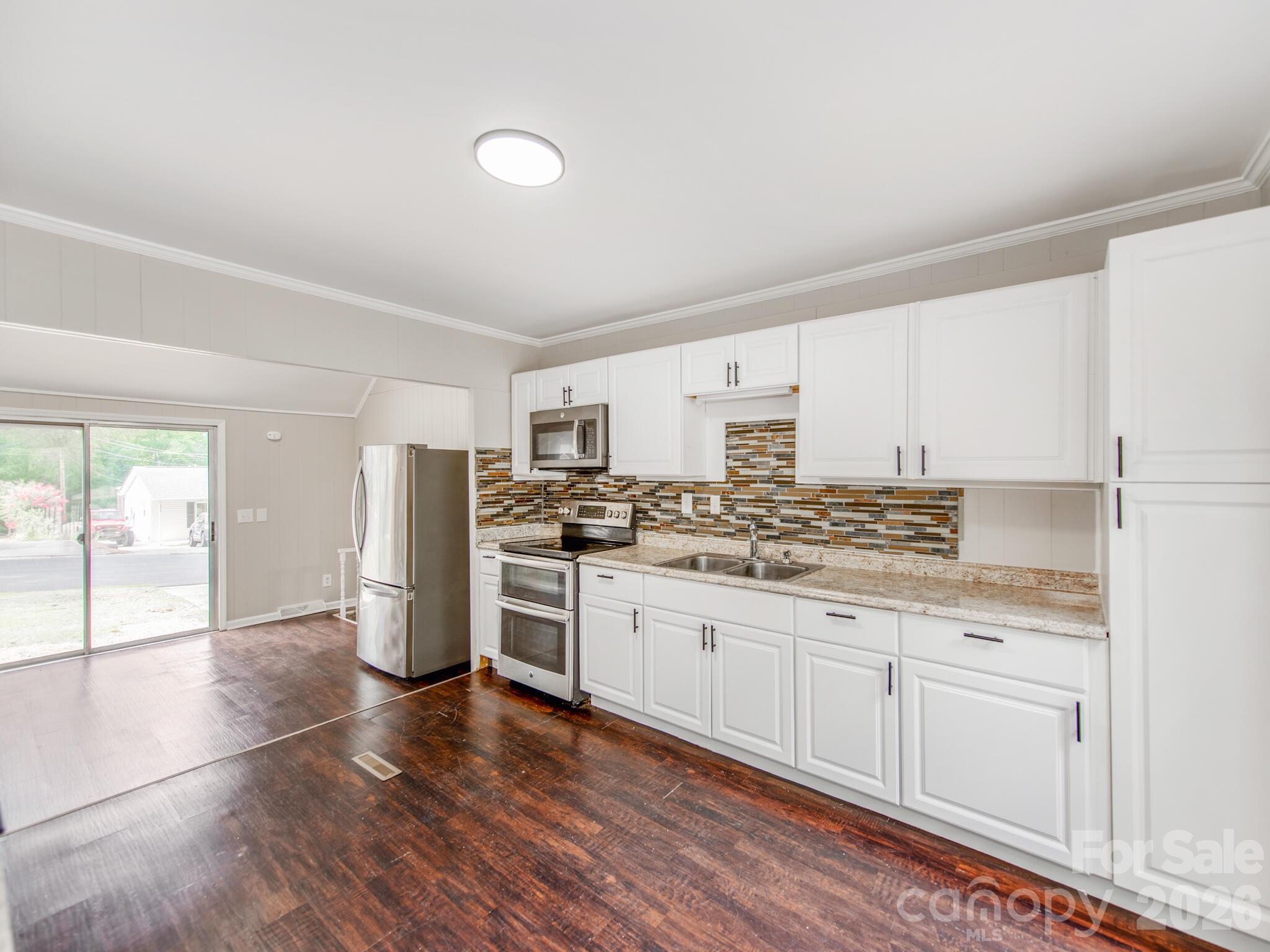 Single Family Residence at 331 Park Road, Albemarle, photo 10 of 27