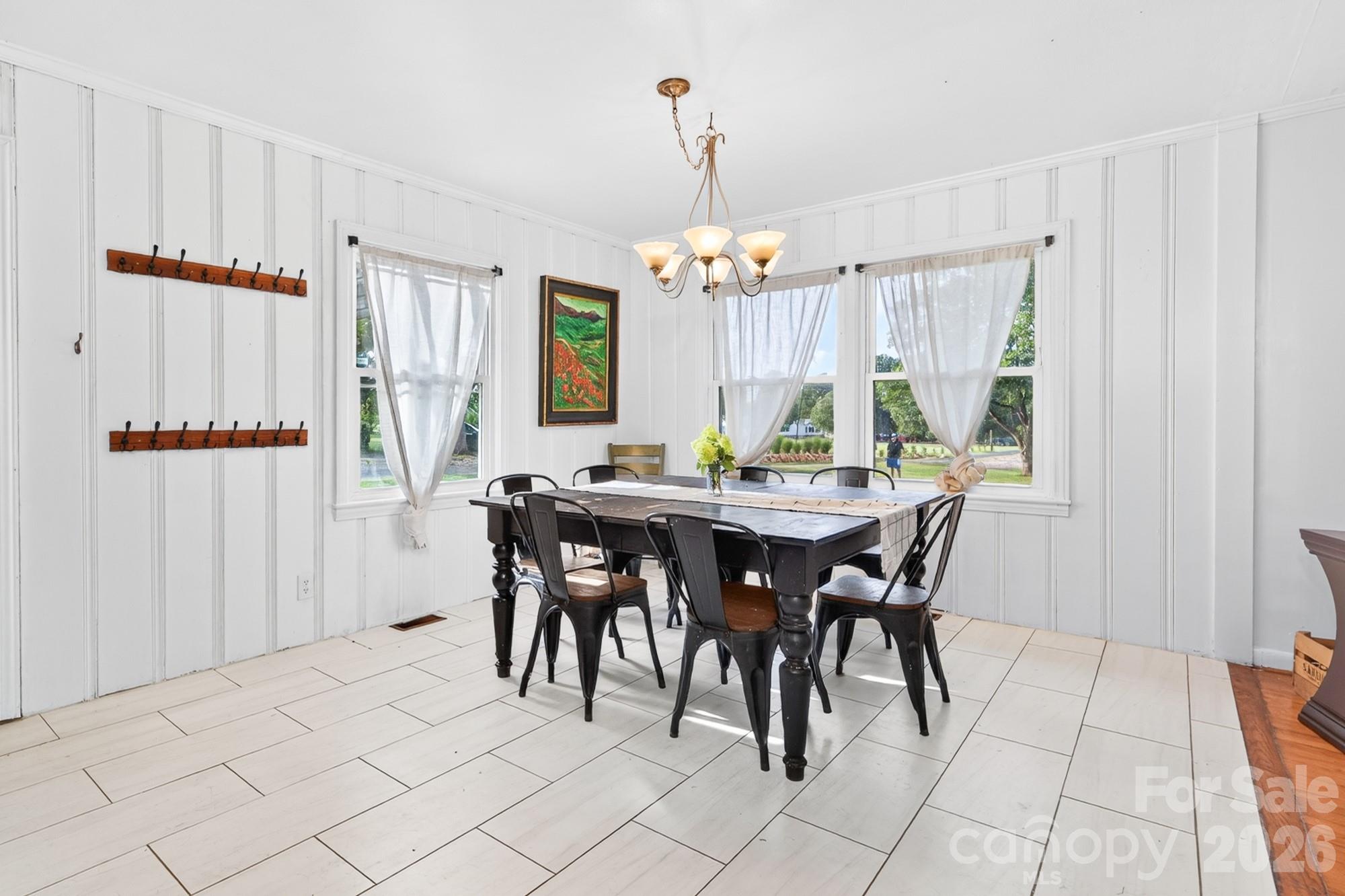 Dining Area - 561 N Shiloh Road, York