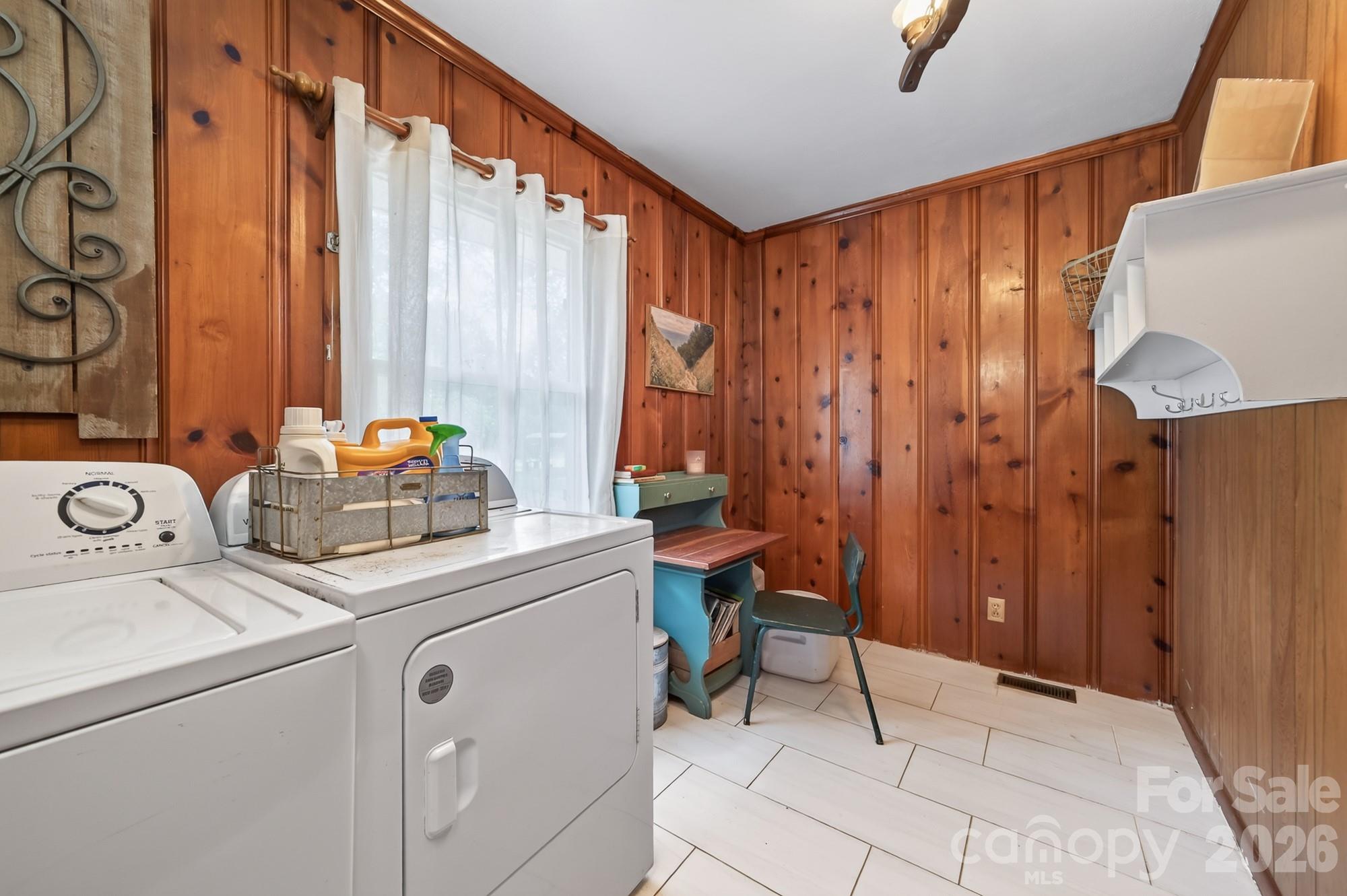 Large Laundry / Flex Room - 561 N Shiloh Road, York