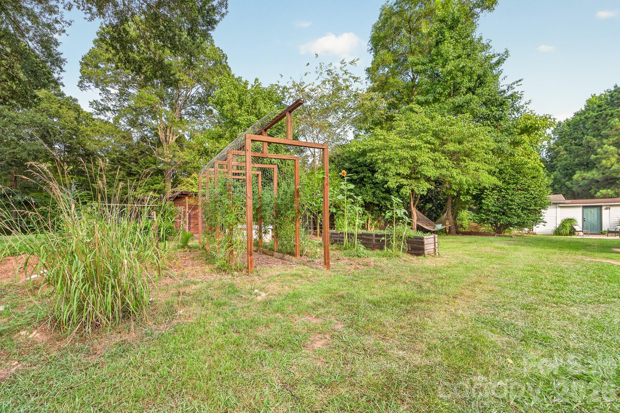 Garden - 561 N Shiloh Road, York