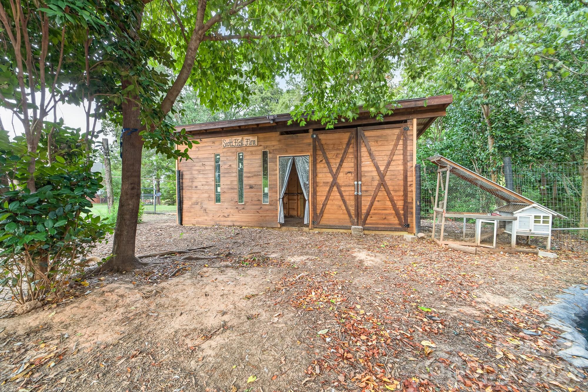Chicken Coop (Outbuilding 2) - 561 N Shiloh Road, York