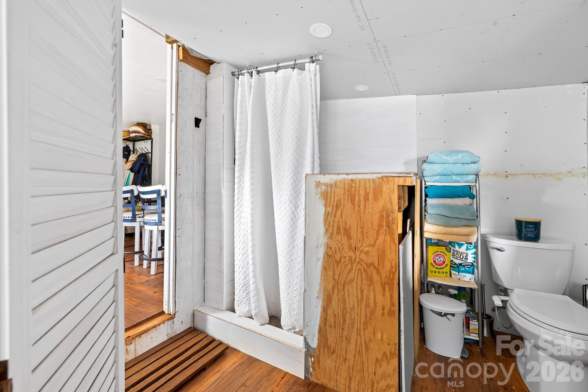 Outbuilding 3 bathroom - 561 N Shiloh Road, York