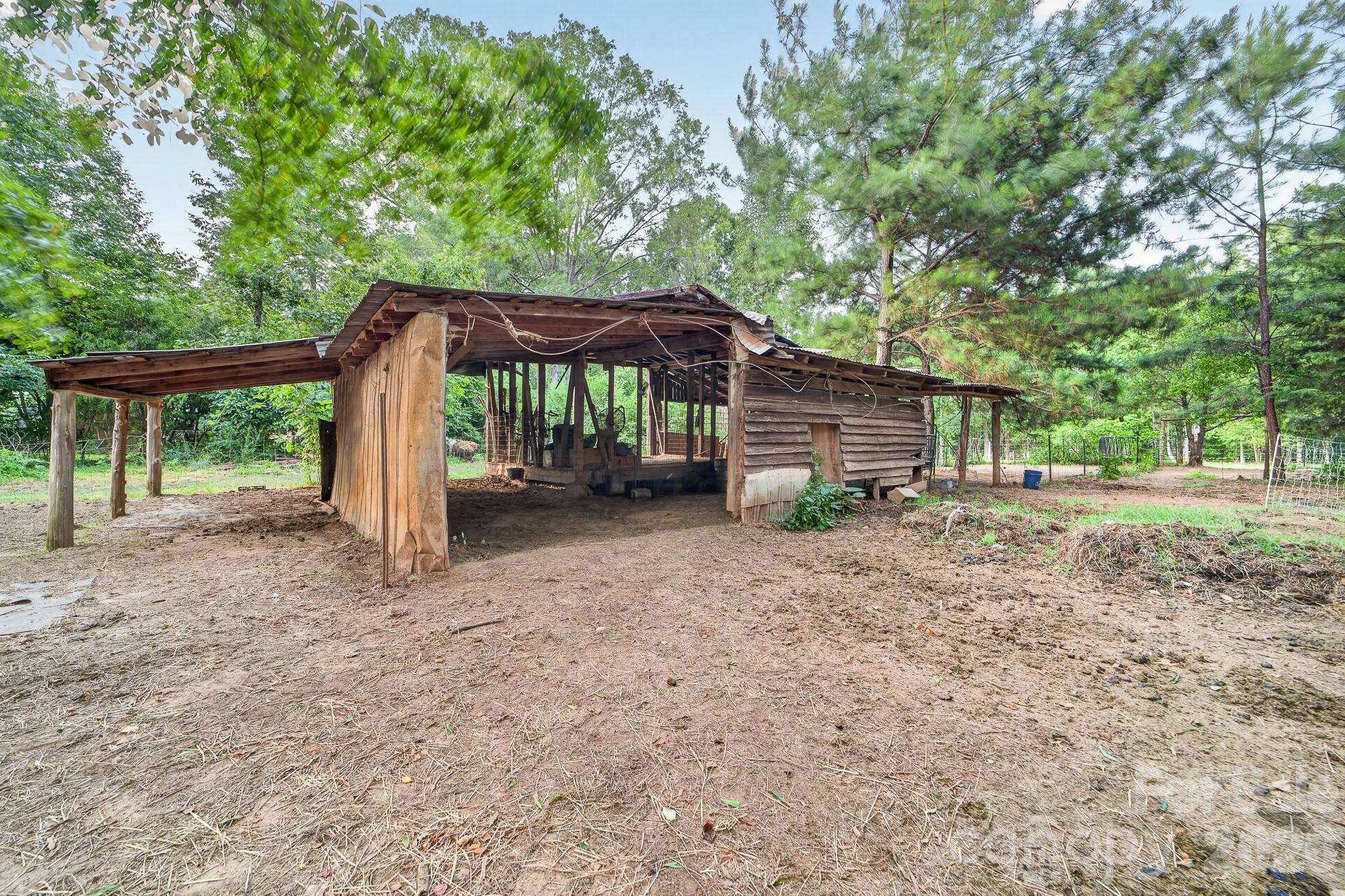 Old Barn/Shed (Outbuilding 6) - 561 N Shiloh Road, York