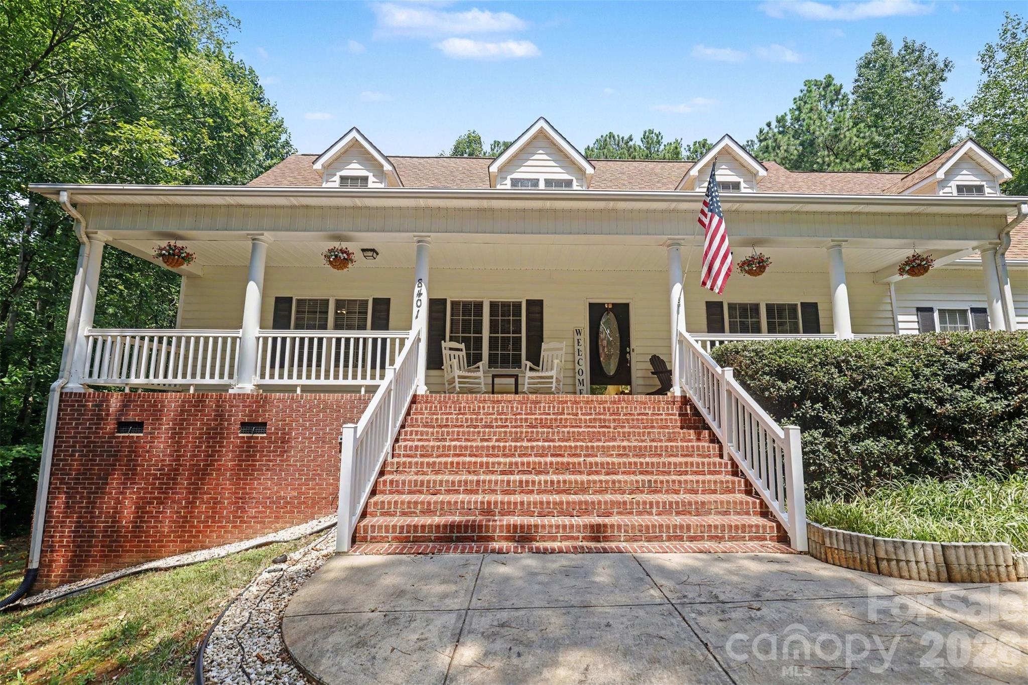 Single Family Residence at 8401 Shelley Mullis Road, Fort Mill, photo 3 of 40