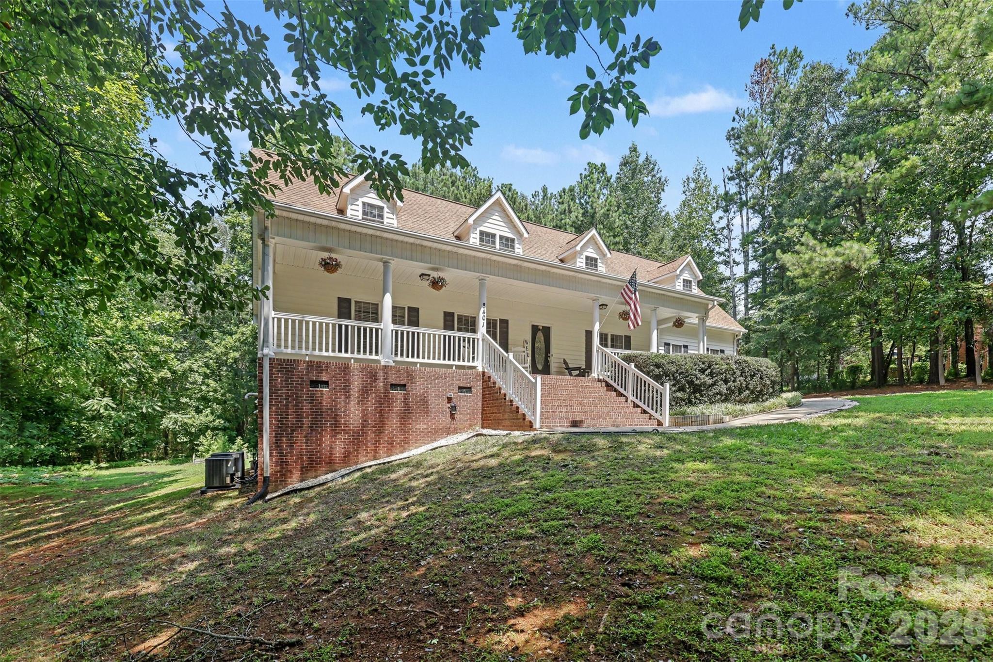 Single Family Residence at 8401 Shelley Mullis Road, Fort Mill, photo 5 of 40