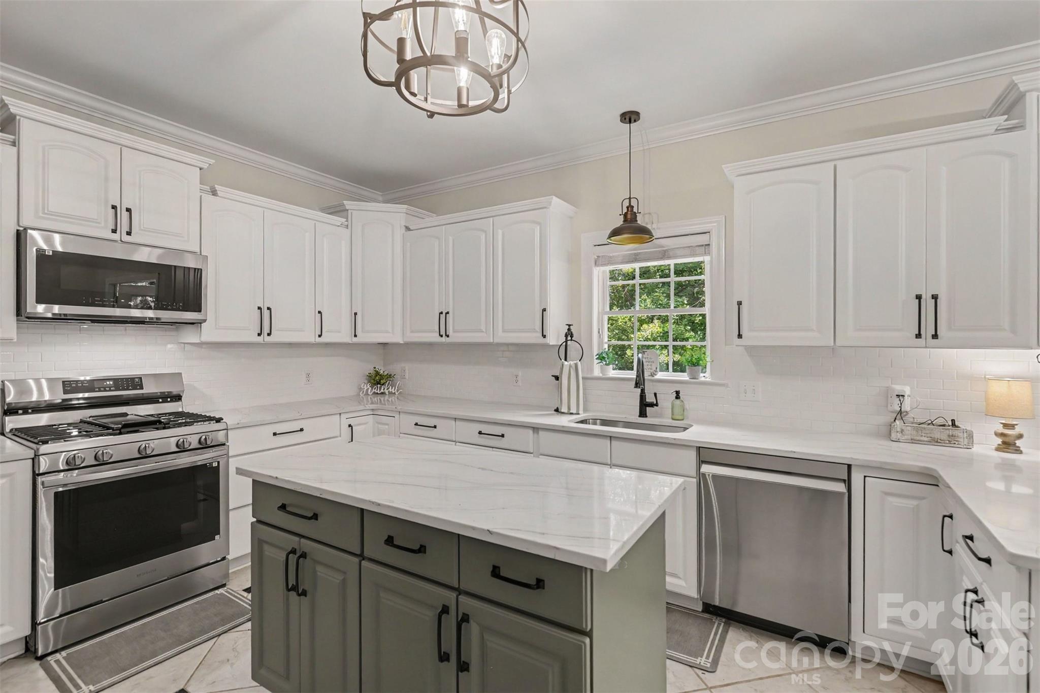 Single Family Residence at 8401 Shelley Mullis Road, Fort Mill, photo 17 of 40