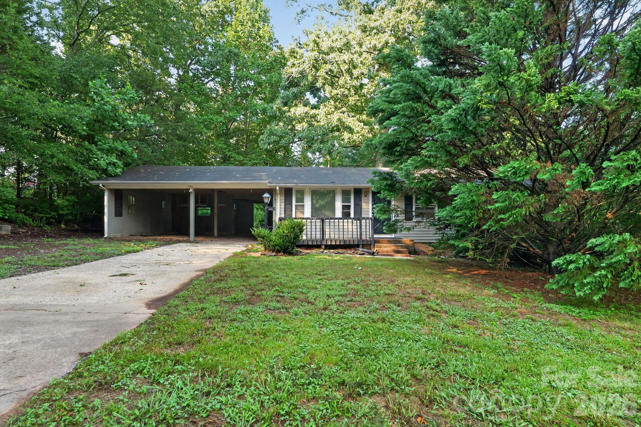 Single Family Residence at 607 Texas Trail, Dallas, photo 2 of 23