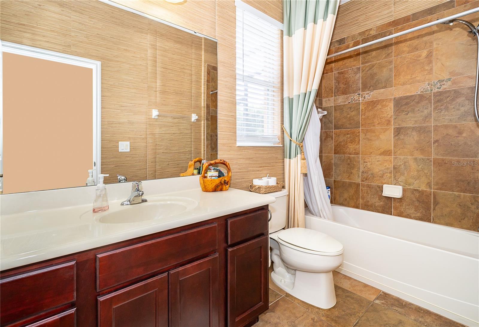 Bathroom - 124 YELLOW SNAPDRAGON DR, DAVENPORT