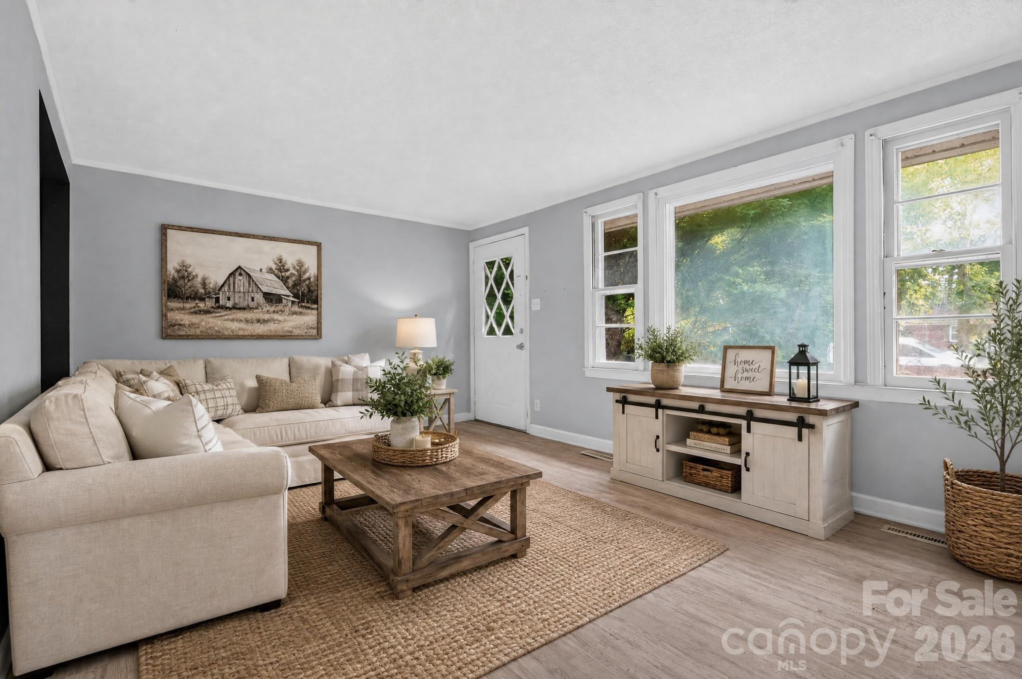 Single Family Residence at 607 Texas Trail, Dallas, photo 6 of 23