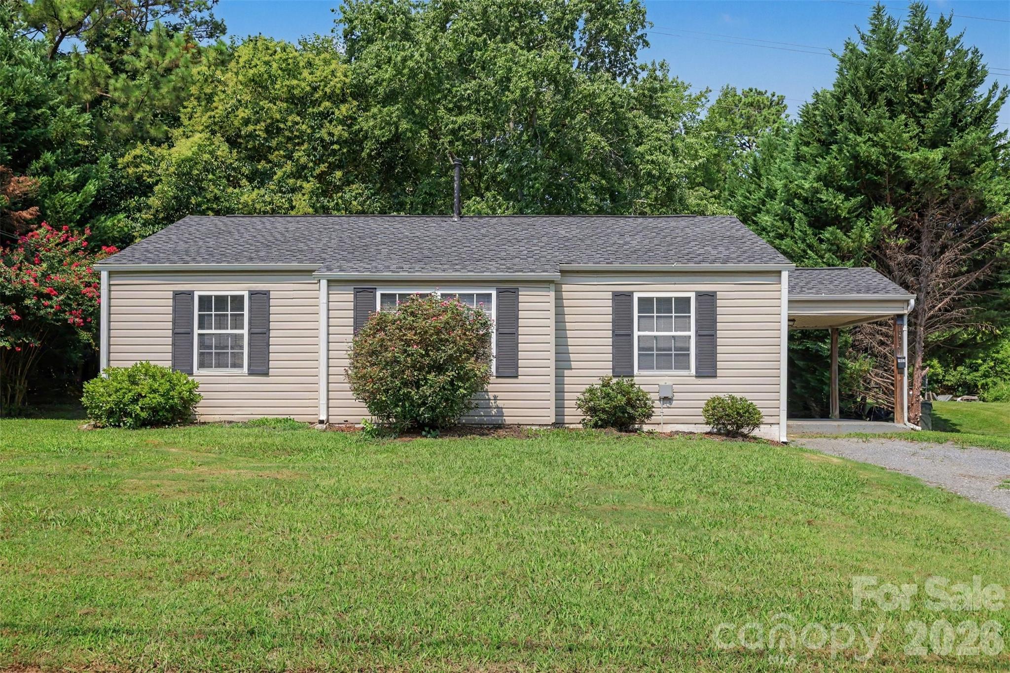 Single Family Residence at 1037 Cherokee Avenue, Rock Hill, photo 3 of 34