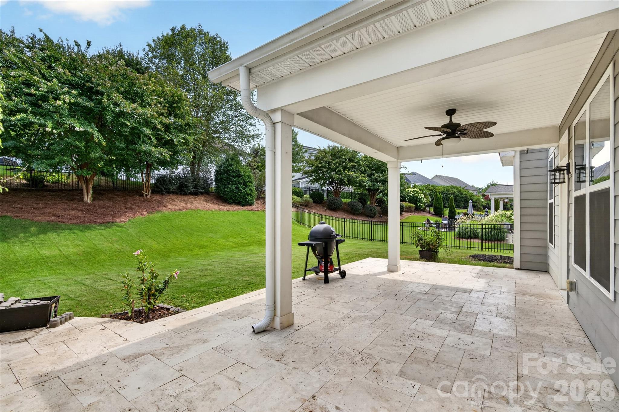 Beautiful covered patio - 113 Heron Cove Loop, Mooresville