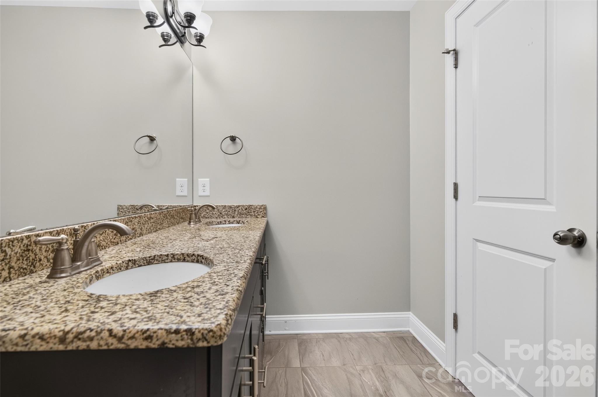 Upstairs hall bath - 113 Heron Cove Loop, Mooresville