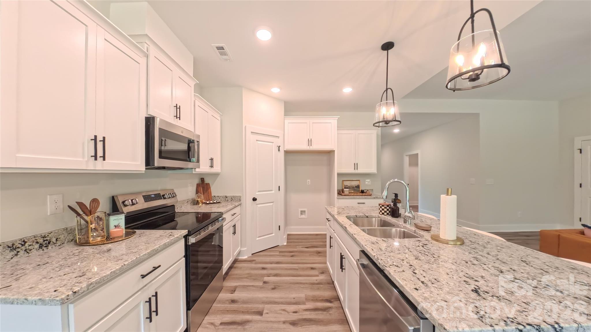 Single Family Residence at 3065 Meadowcrest Drive, Clover, photo 12 of 46
