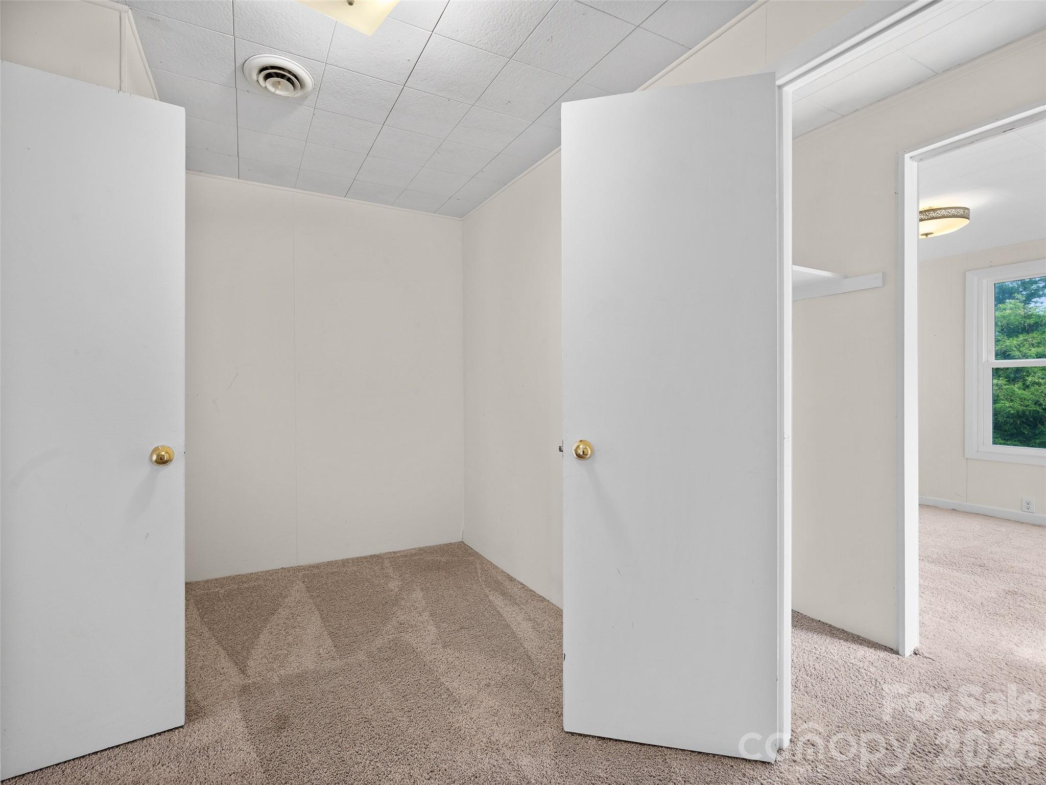 Closet - 1644 State Hwy 80 S None, Burnsville