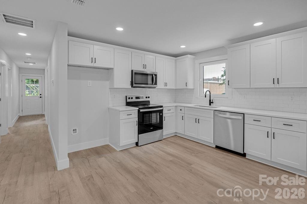 Single Family Residence at 520 E Second Avenue, Gastonia, photo 5 of 25