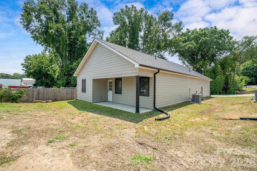 Single Family Residence at 520 E Second Avenue, Gastonia, photo 24 of 25