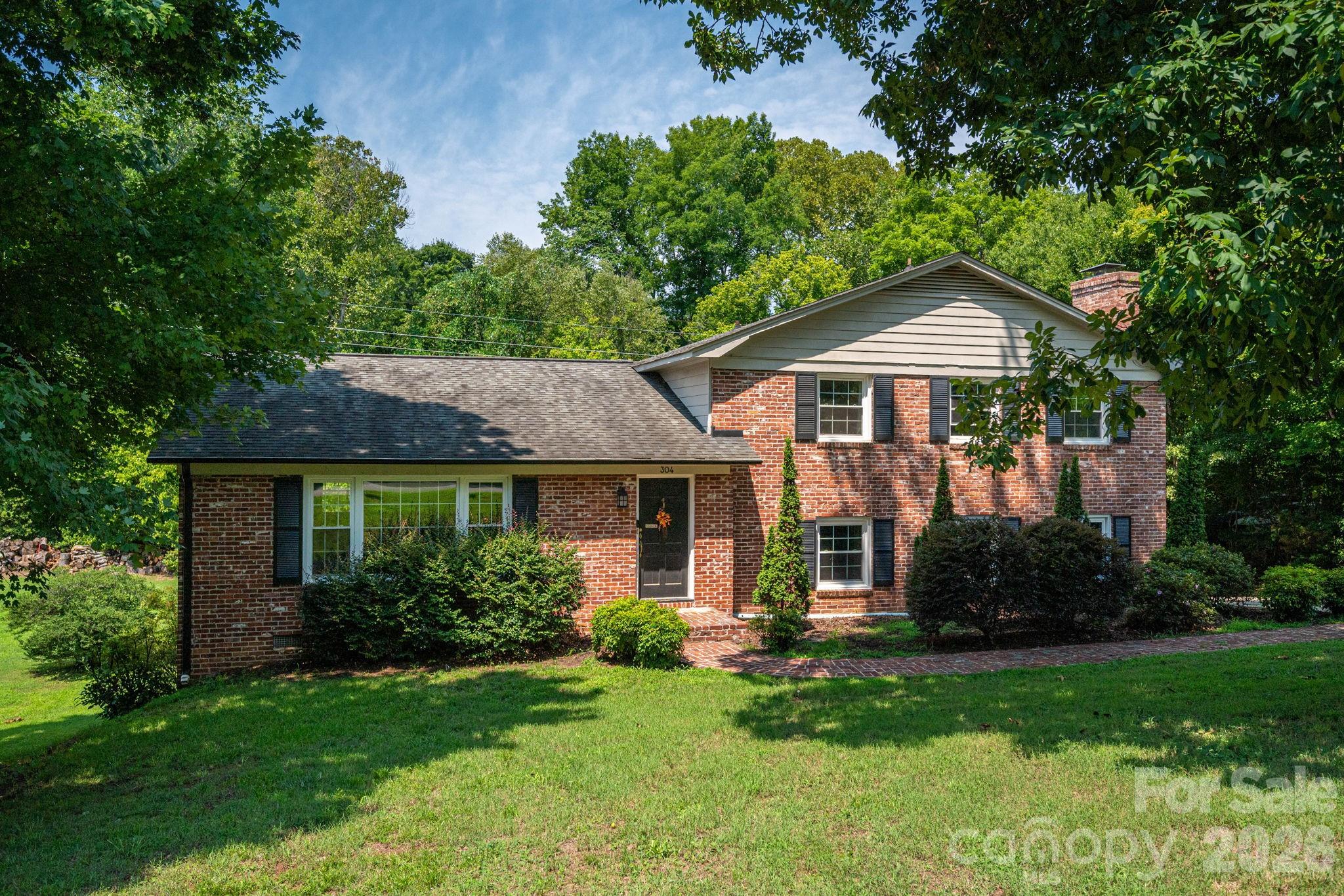 Single Family Residence at 304 Windsor Drive, Shelby, photo 2 of 48
