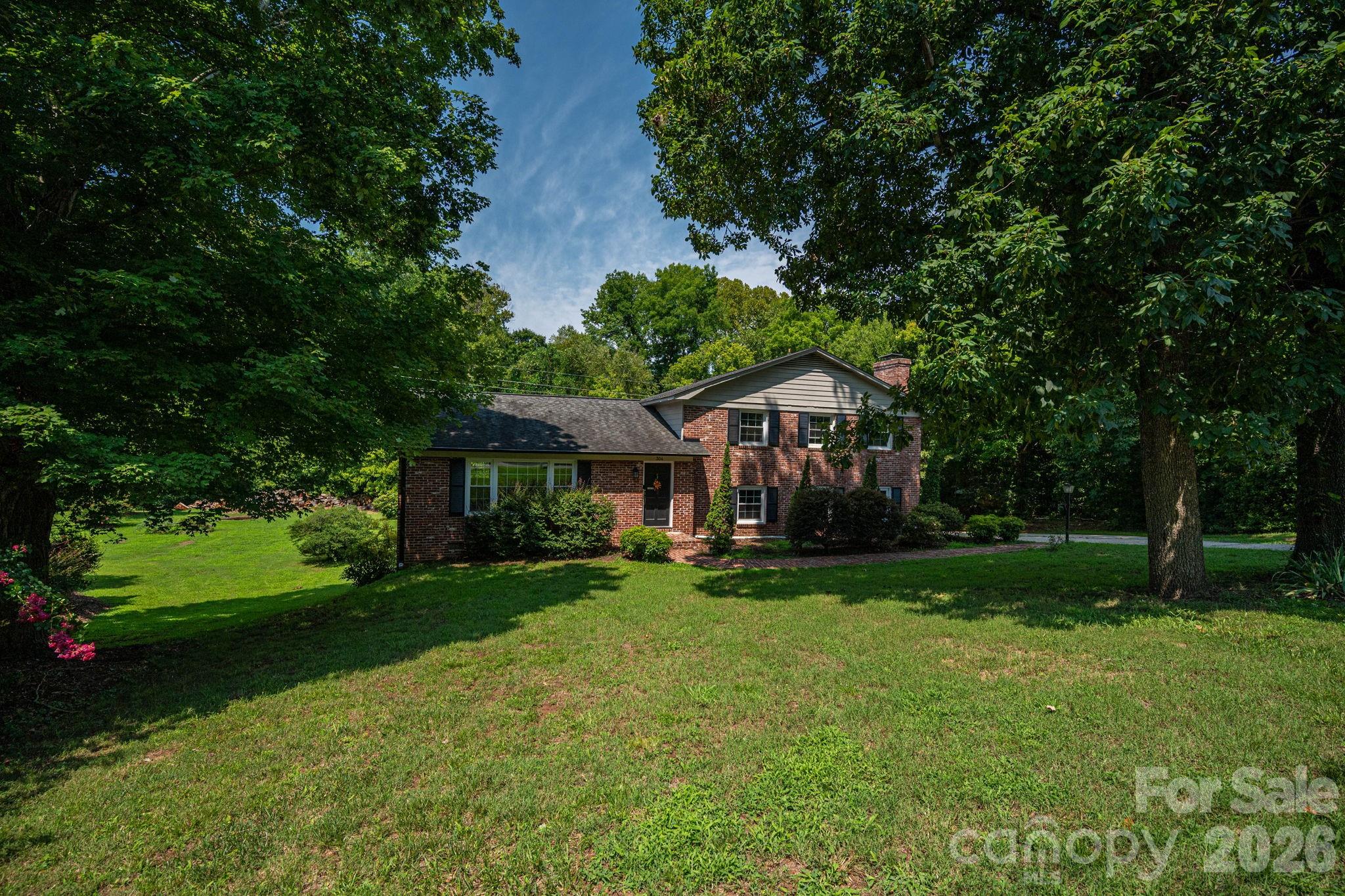 Single Family Residence at 304 Windsor Drive, Shelby, photo 7 of 48