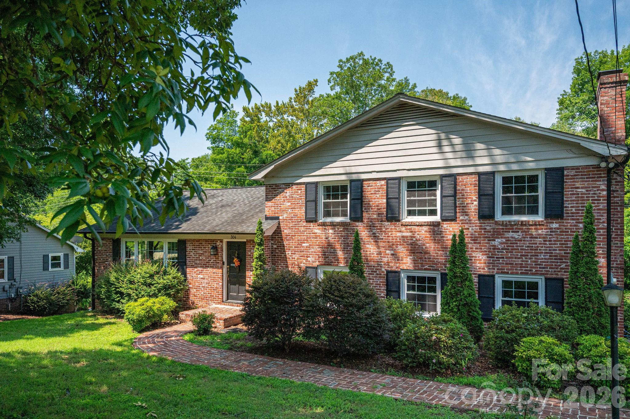 Single Family Residence at 304 Windsor Drive, Shelby, photo 9 of 48
