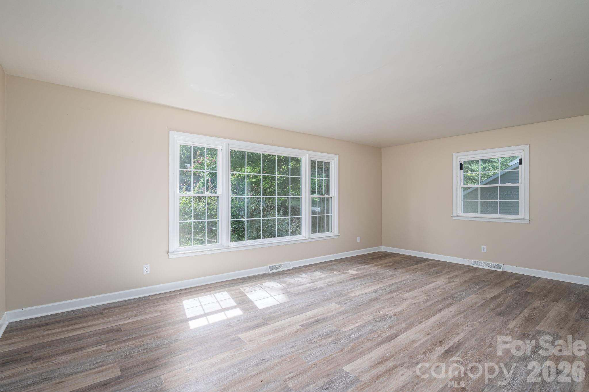 living room - 304 Windsor Drive, Shelby