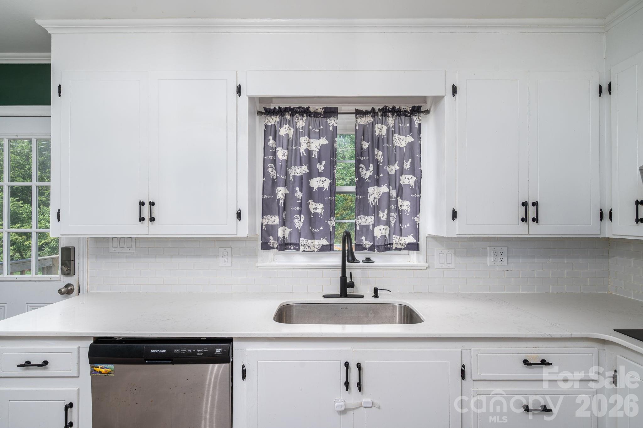 kitchen - 304 Windsor Drive, Shelby