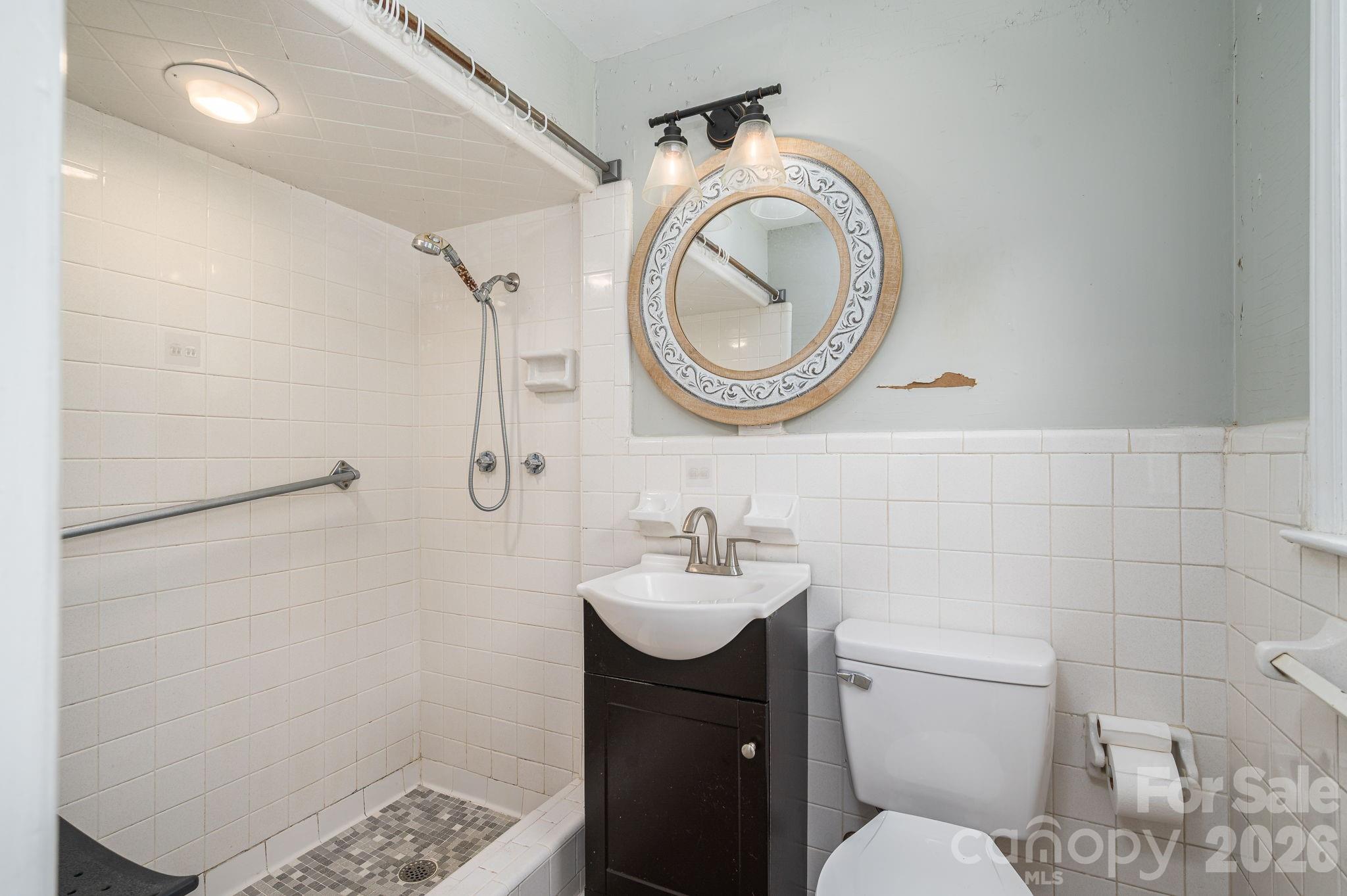 primary bathroom - 304 Windsor Drive, Shelby
