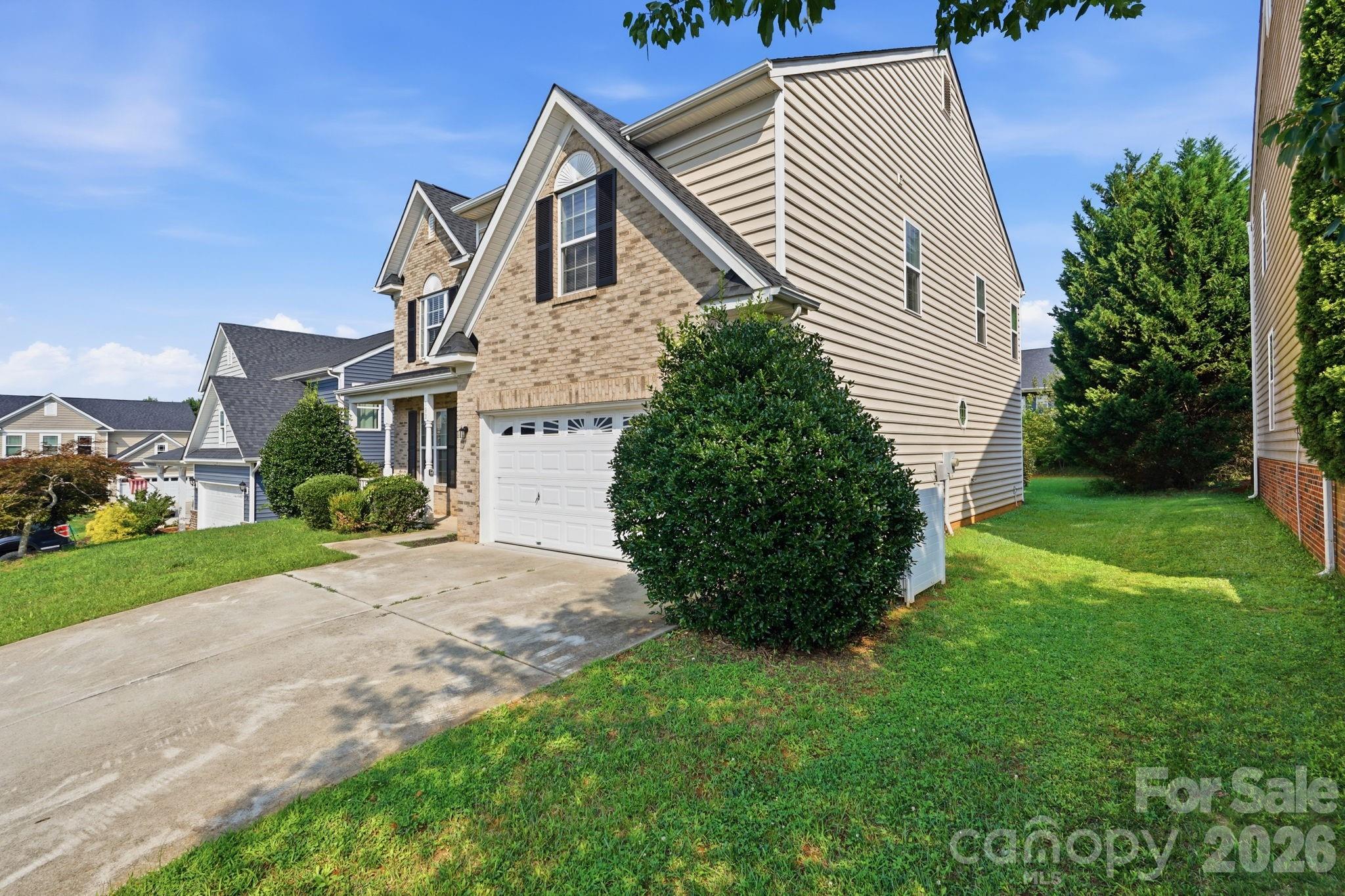 Single Family Residence at 182 Wedge View Way, Statesville, photo 3 of 47
