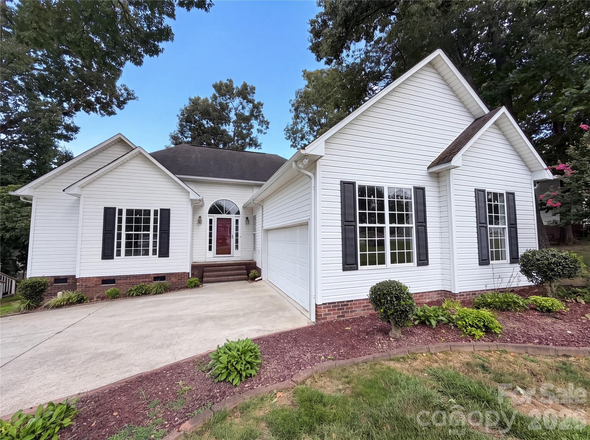 Single Family Residence at 2160 Brantley Creek Drive, Kannapolis, photo 2 of 16