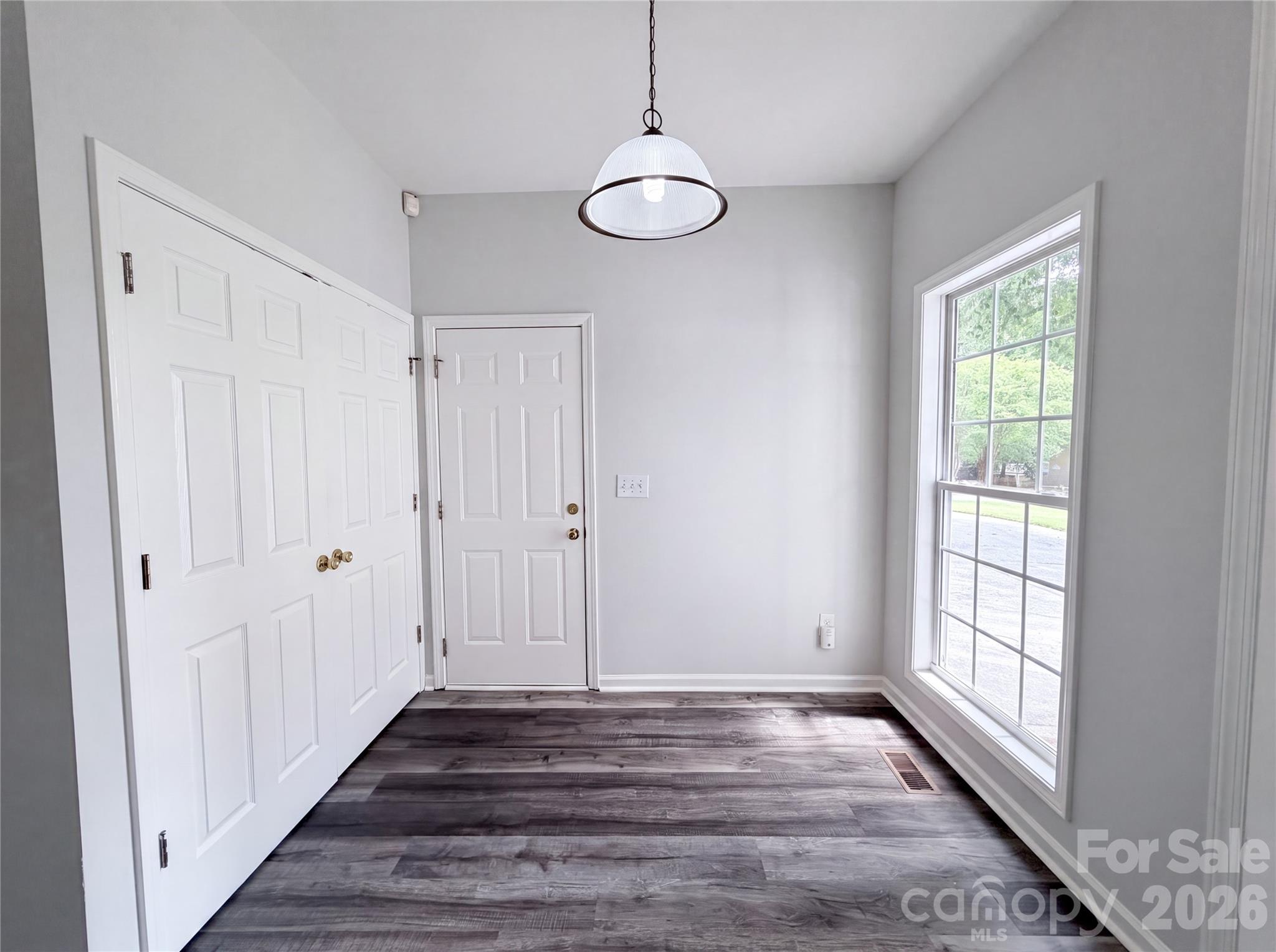 Single Family Residence at 2160 Brantley Creek Drive, Kannapolis, photo 8 of 16