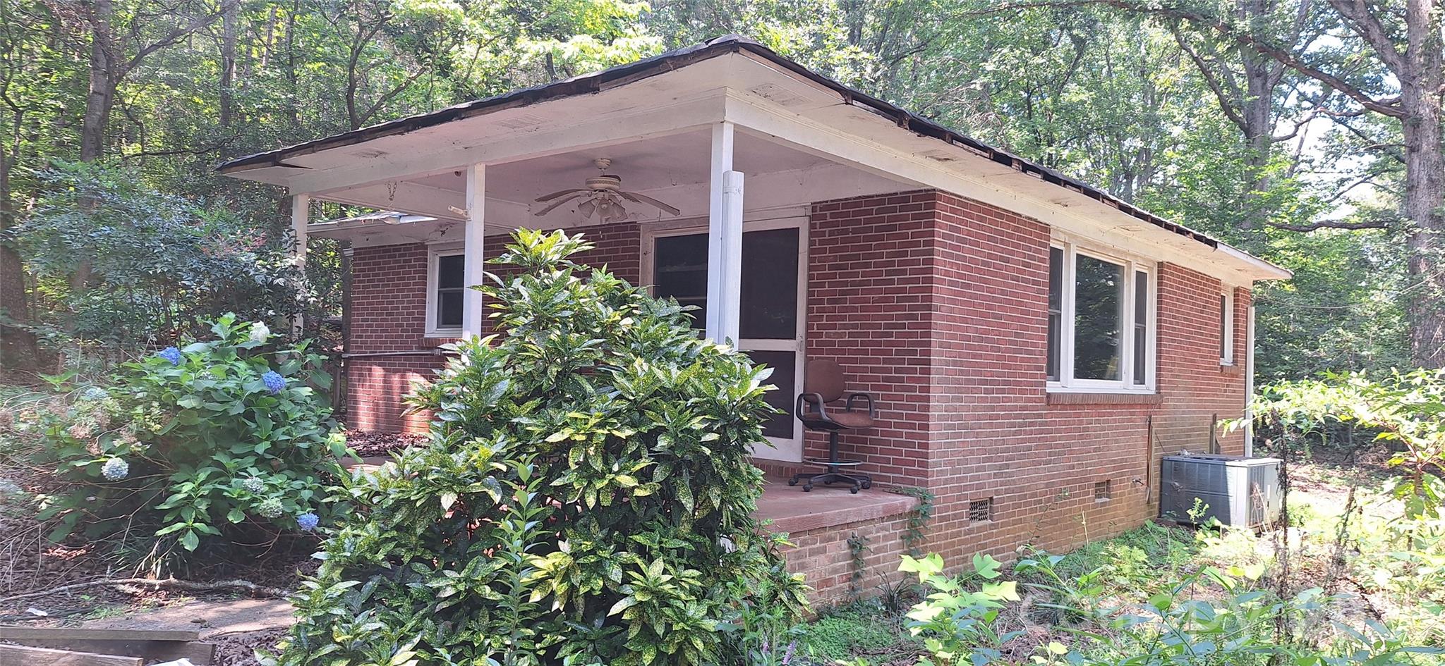1036 Curve View Road