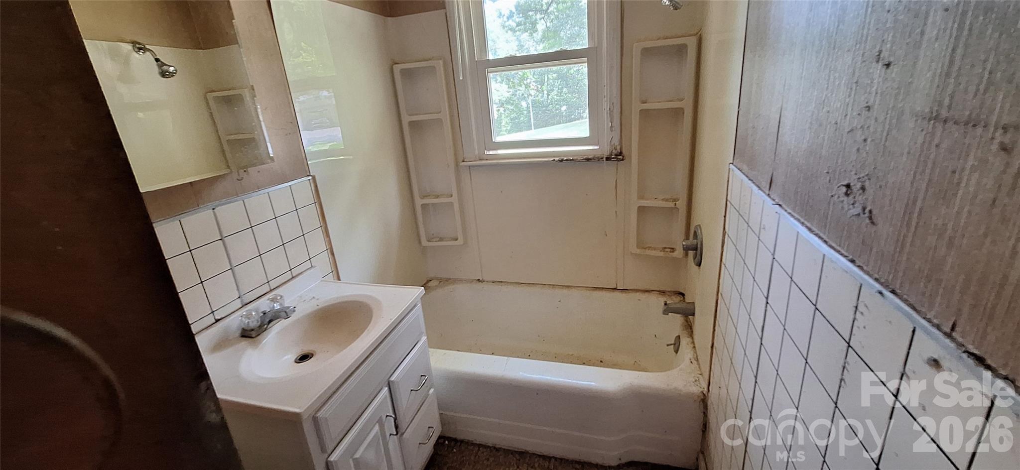Bath - 1036 Curve View Road, Lincolnton