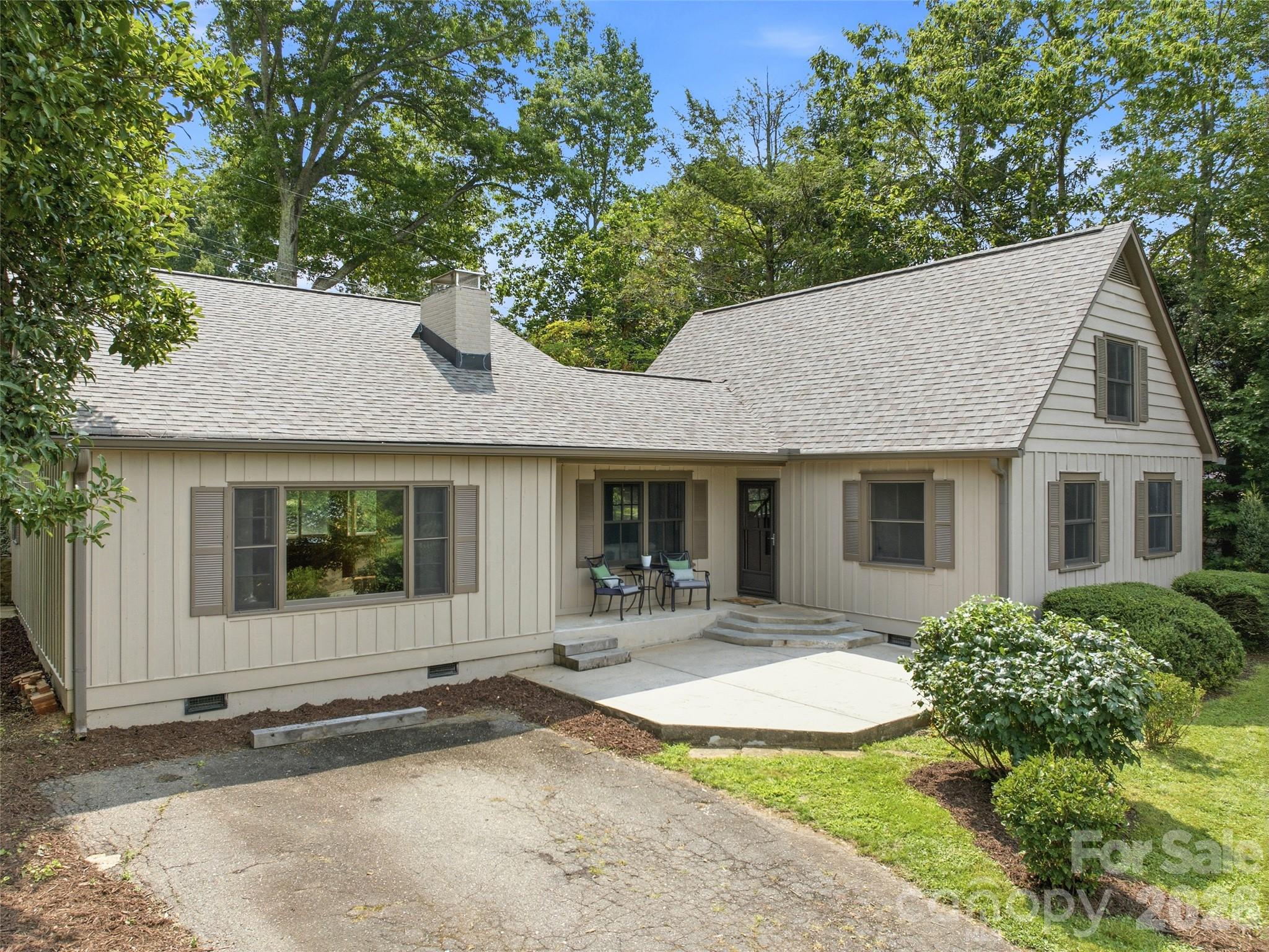 Single Family Residence at 279 Longview Drive, Waynesville, photo 2 of 35
