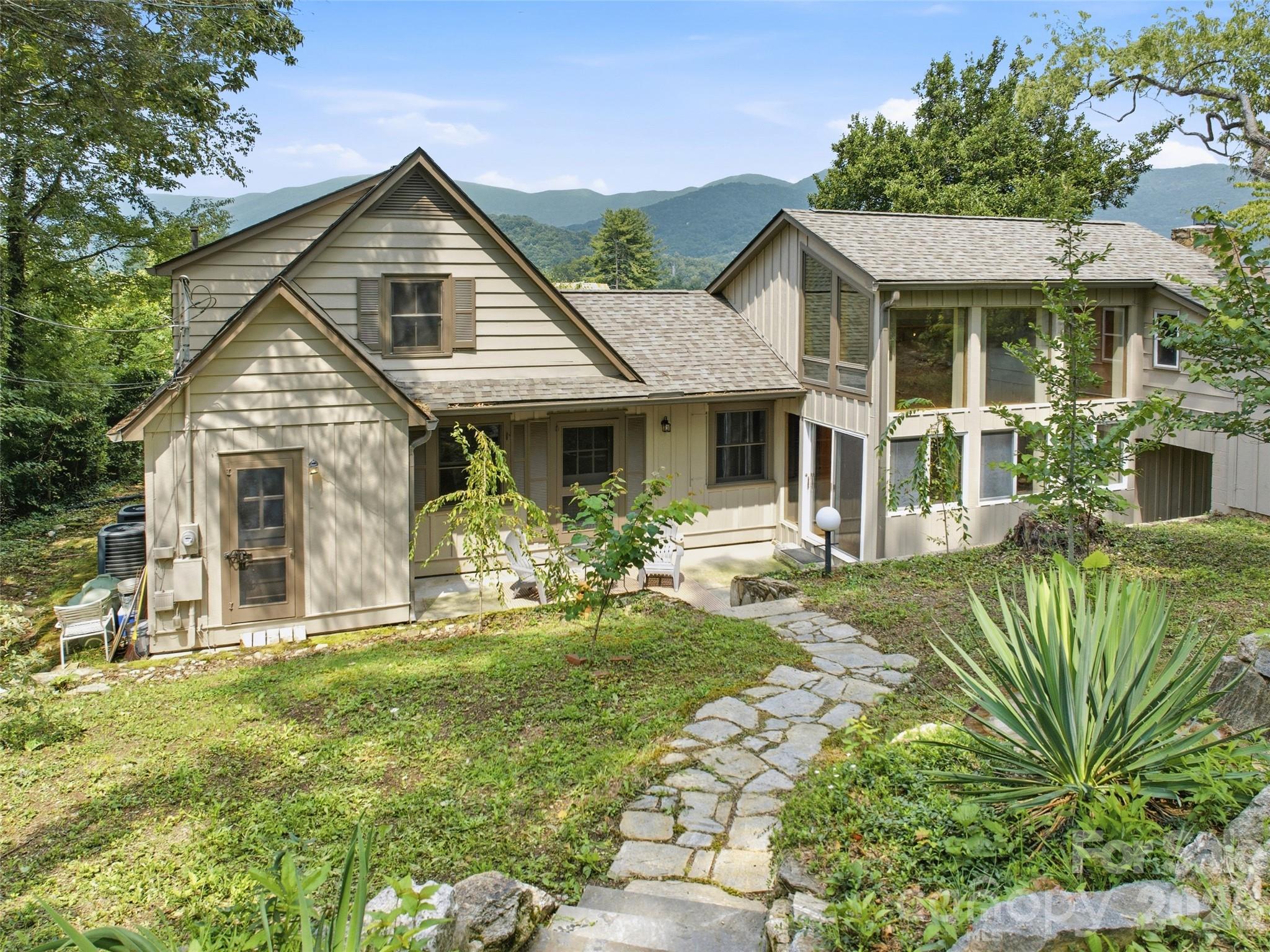 Single Family Residence at 279 Longview Drive, Waynesville, photo 3 of 35