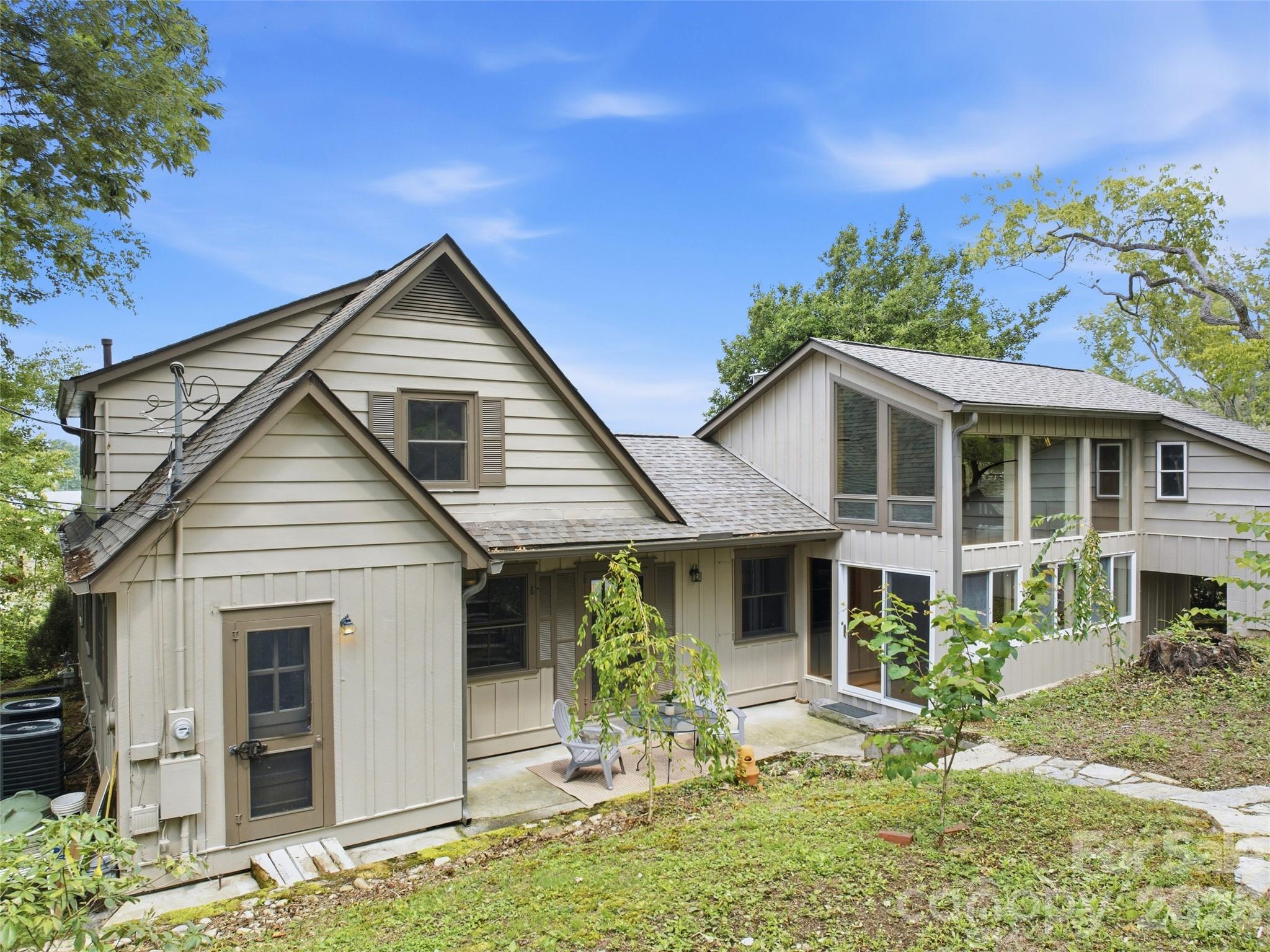 Single Family Residence at 279 Longview Drive, Waynesville, photo 4 of 35