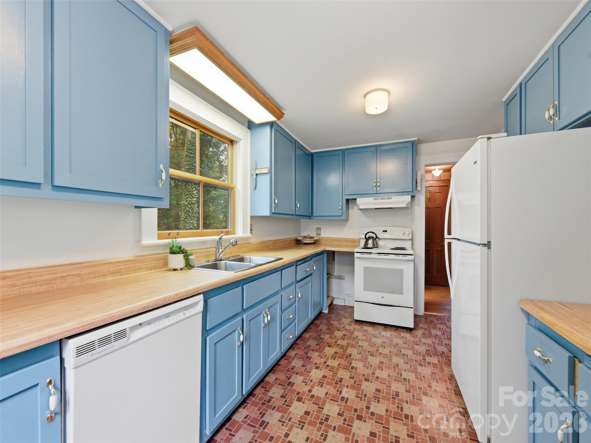 Single Family Residence at 279 Longview Drive, Waynesville, photo 17 of 35