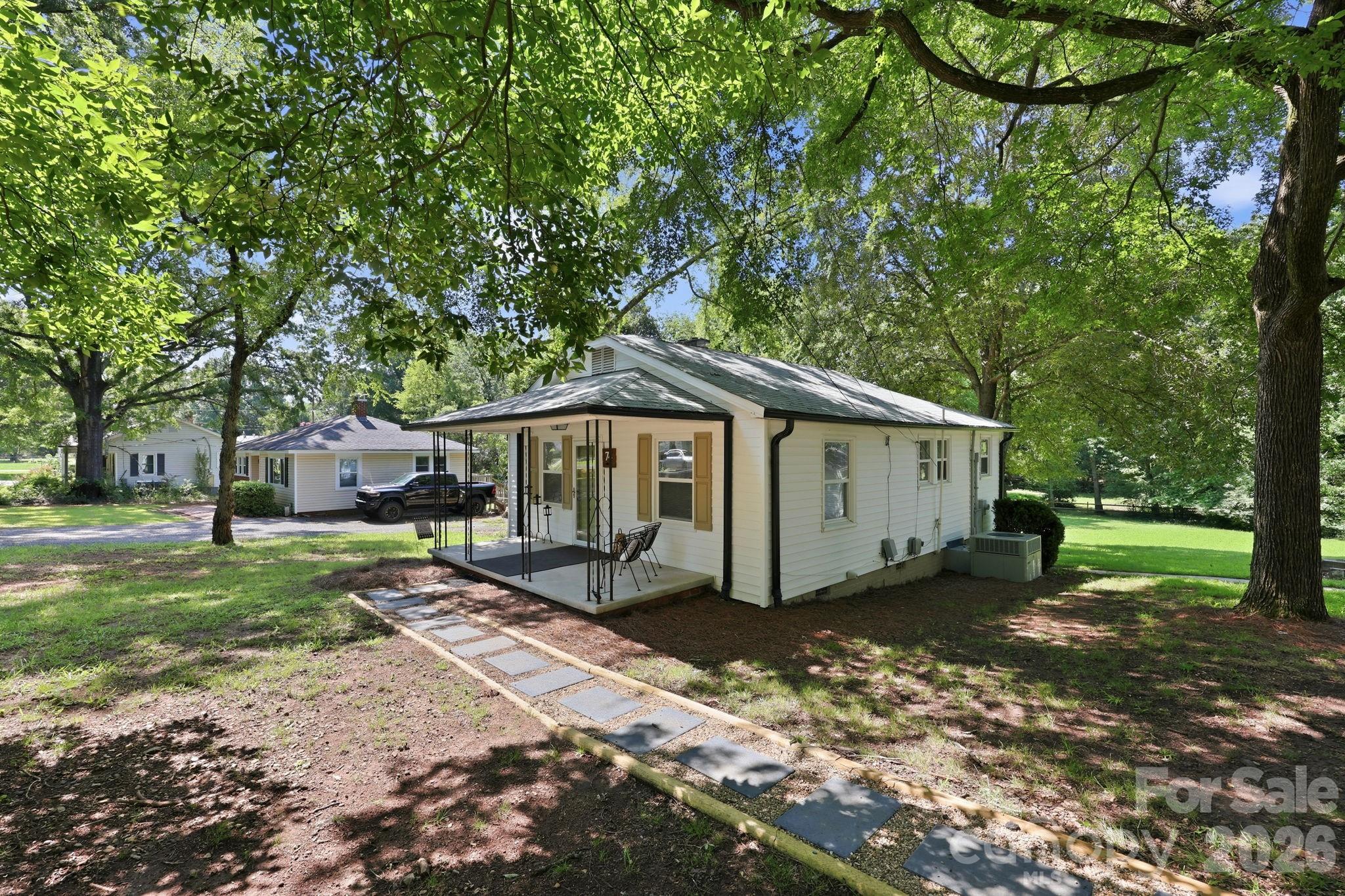 74 Pinecrest Drive SW