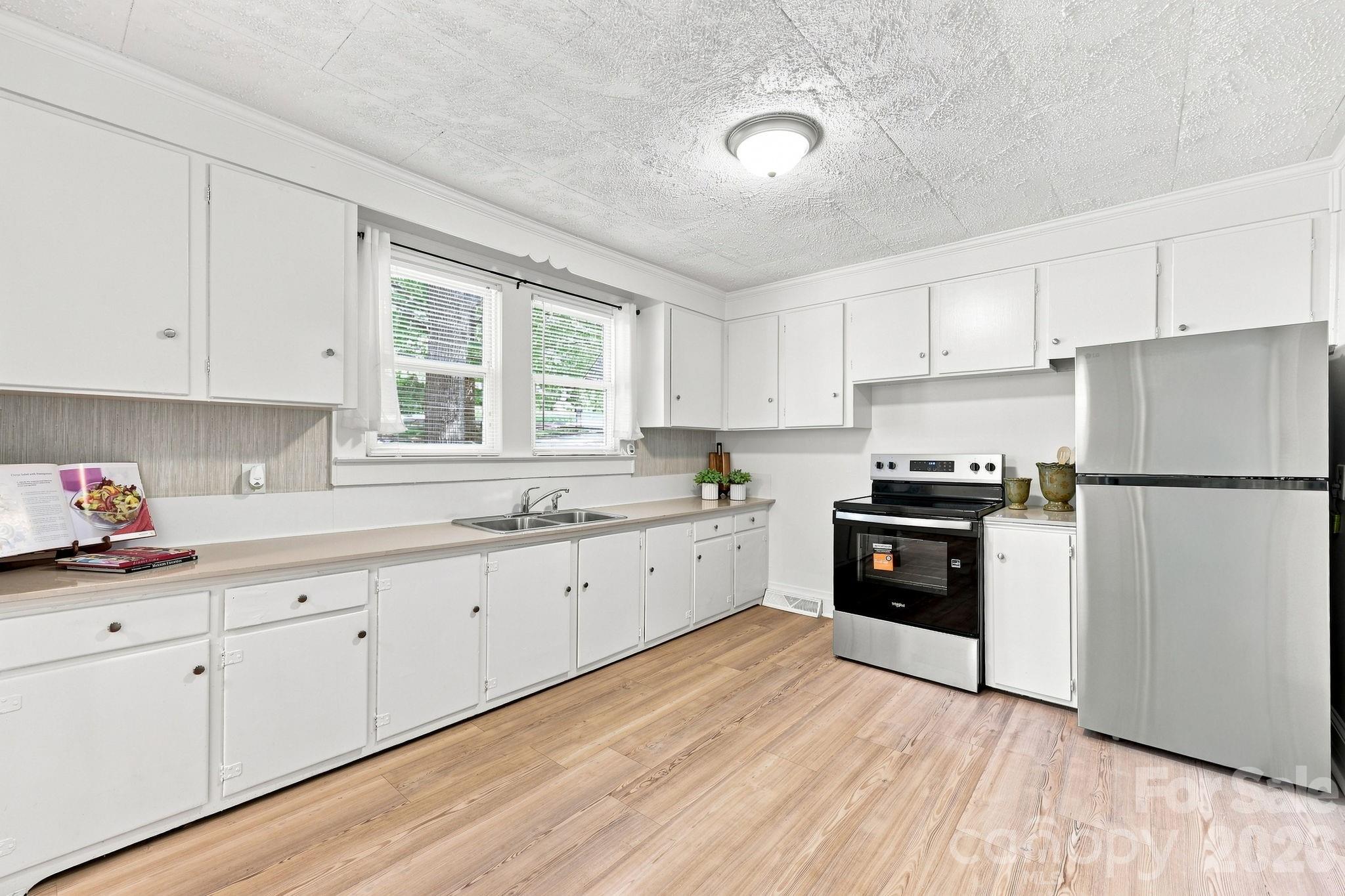 Single Family Residence at 74 Pinecrest Drive SW, Concord, photo 8 of 45