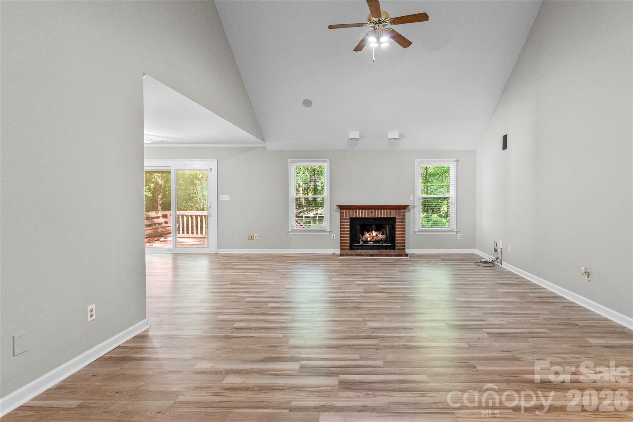 Single Family Residence at 823 Thistledown Drive, Rock Hill, photo 4 of 29