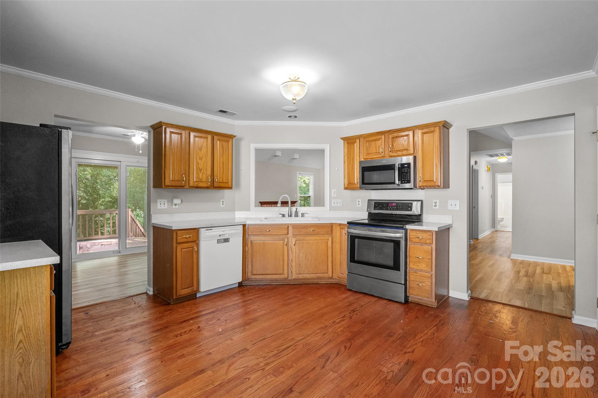 Single Family Residence at 823 Thistledown Drive, Rock Hill, photo 10 of 29