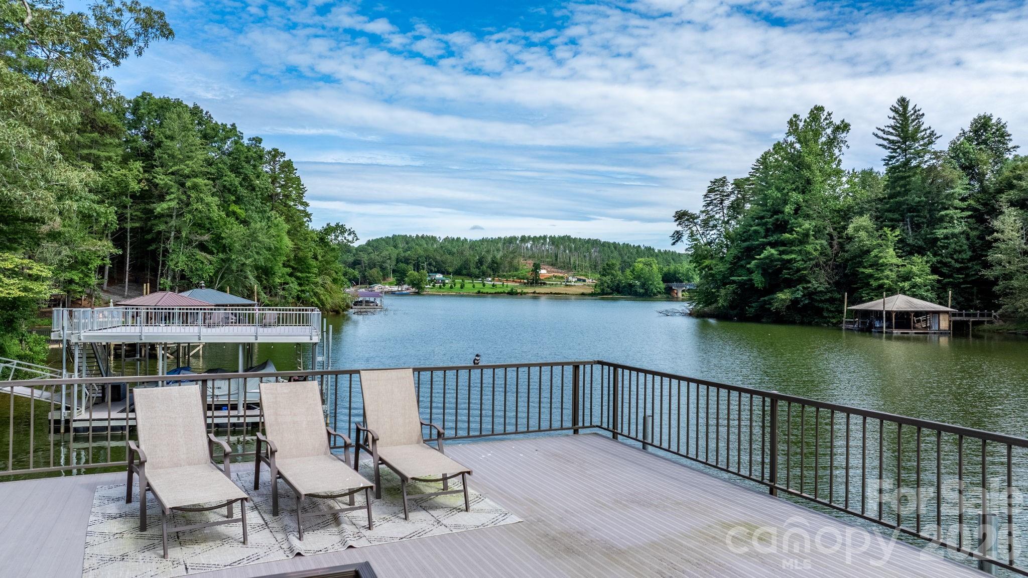 1408 Lake Vista Drive NE