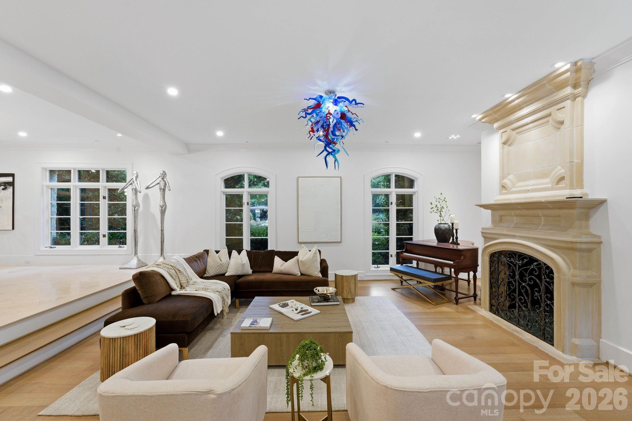 Single Family Residence at 4231 Fox Brook Lane, Charlotte, photo 7 of 38