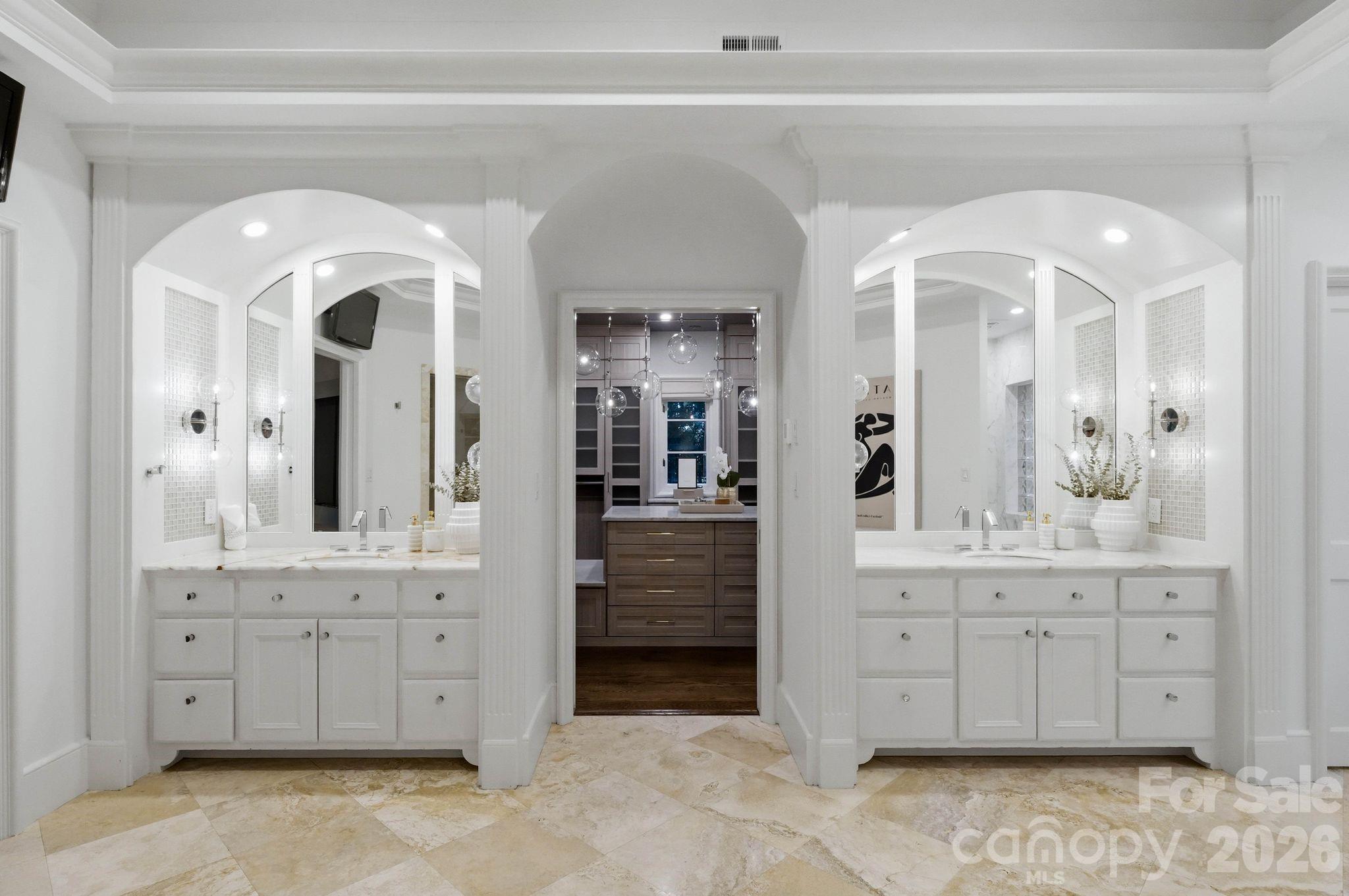 Single Family Residence at 4231 Fox Brook Lane, Charlotte, photo 21 of 38